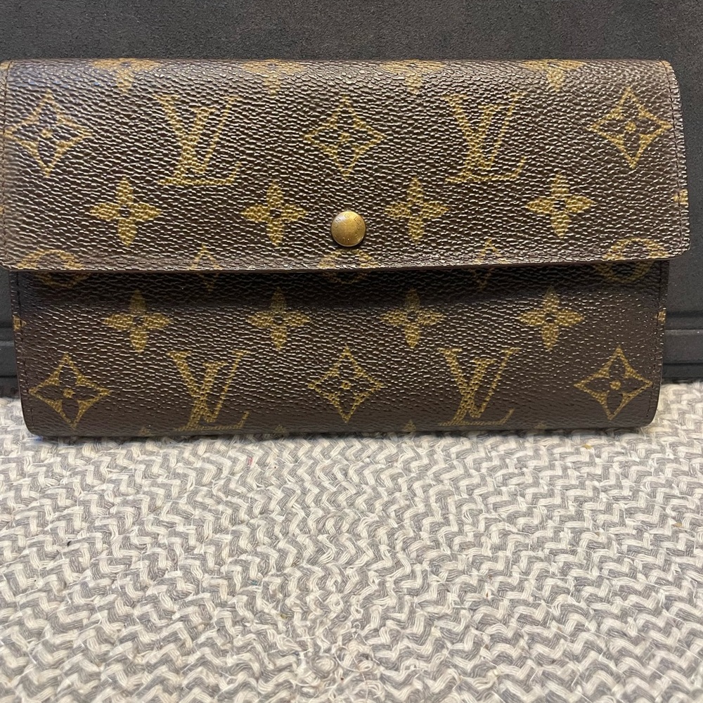 LV Wallet